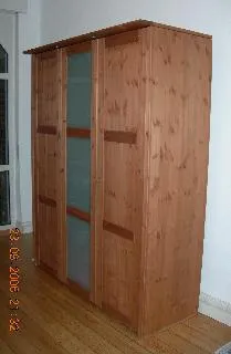 Reduziert!!! Moderner Kleiderschrank incl. Komode günstig abzugeben