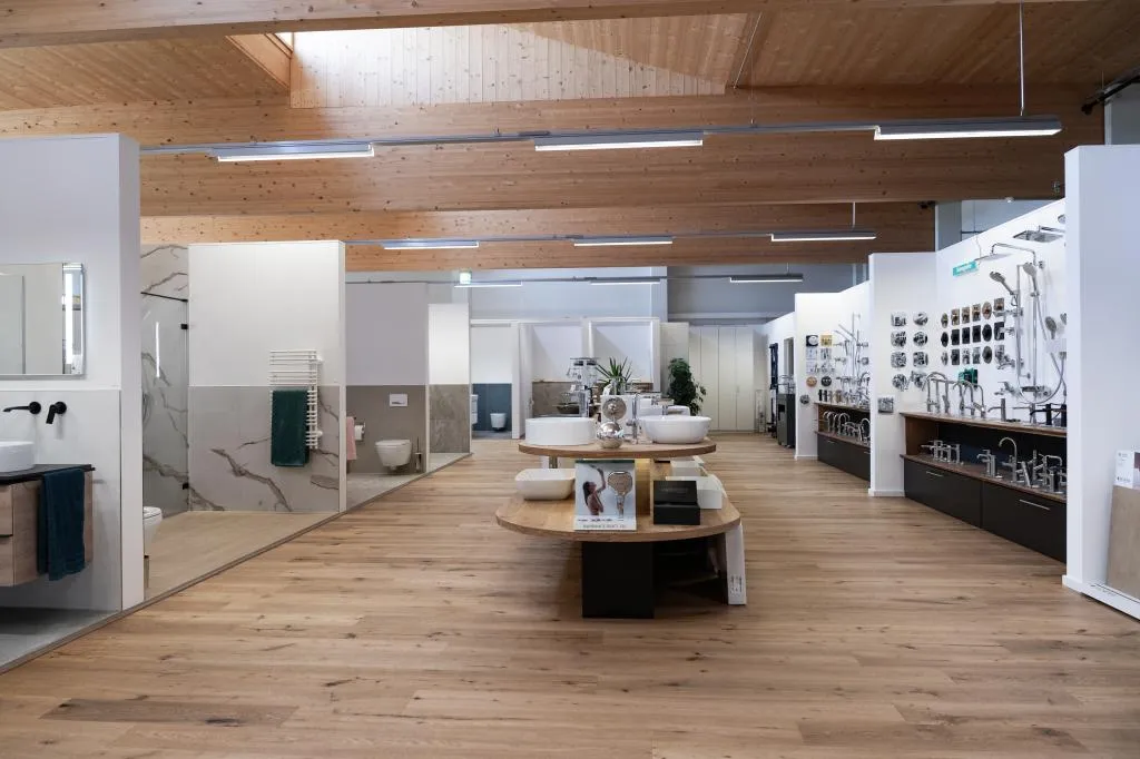 „Bayernbad (ehemals 37°Bad) – Exklusive Marken & Designfliesen jetzt neu in Land