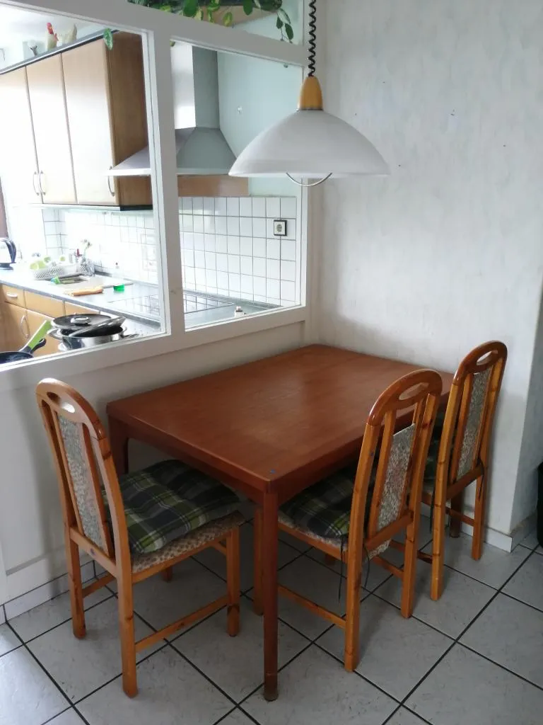 Esstisch aus Echtholz ausziehbar mit 6 Stühlen
