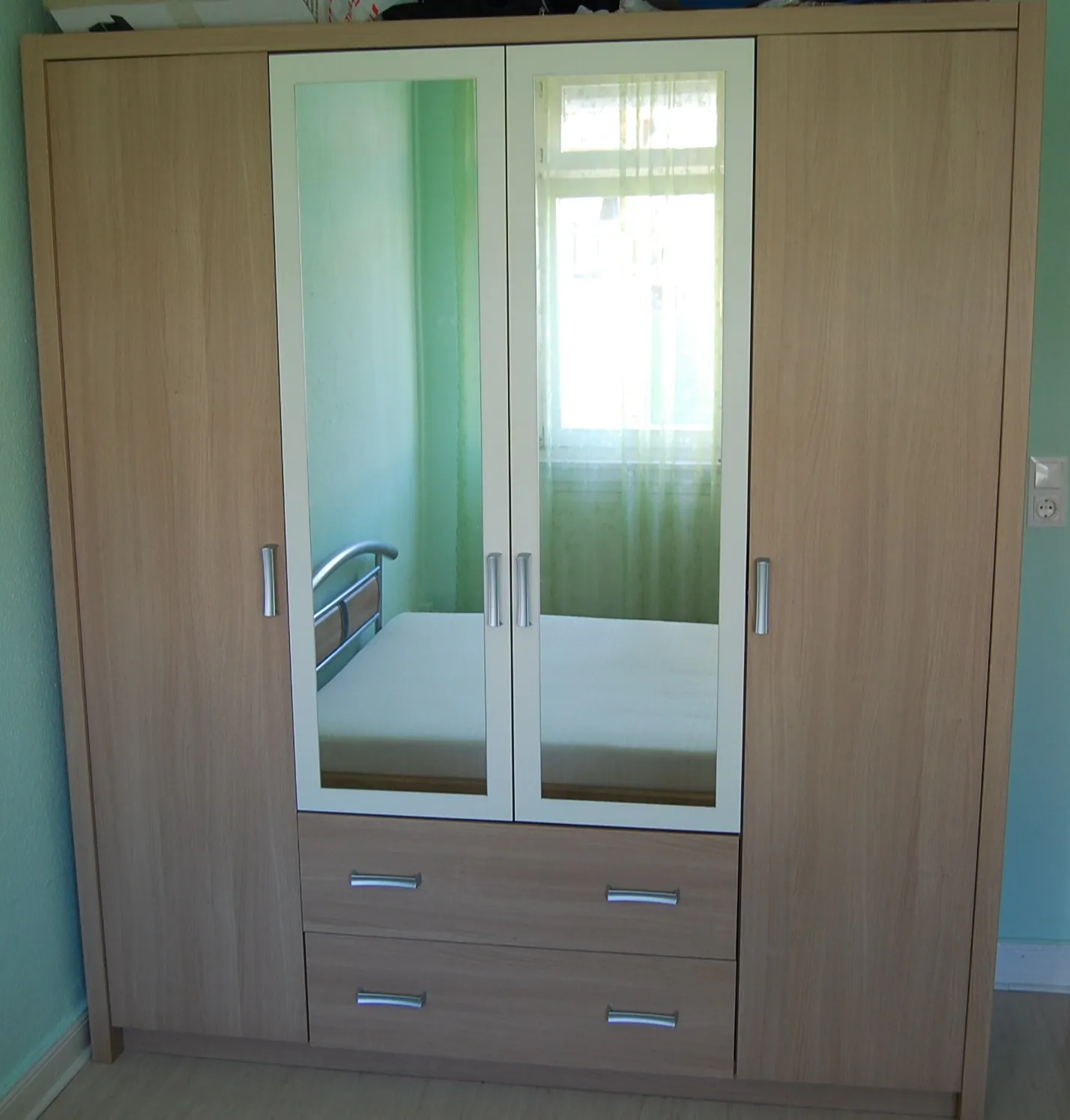 Kleiderschrank