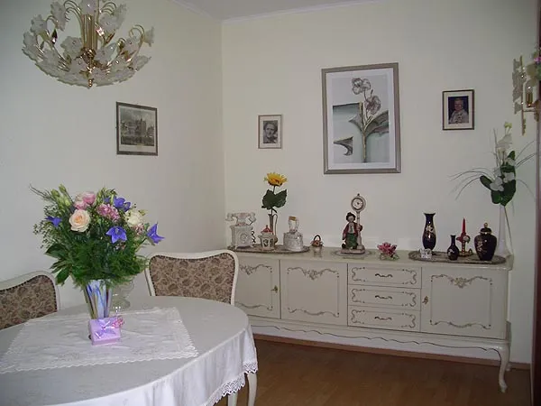 Wunderschönes cremefarbenes Chippendale - Esszimmer