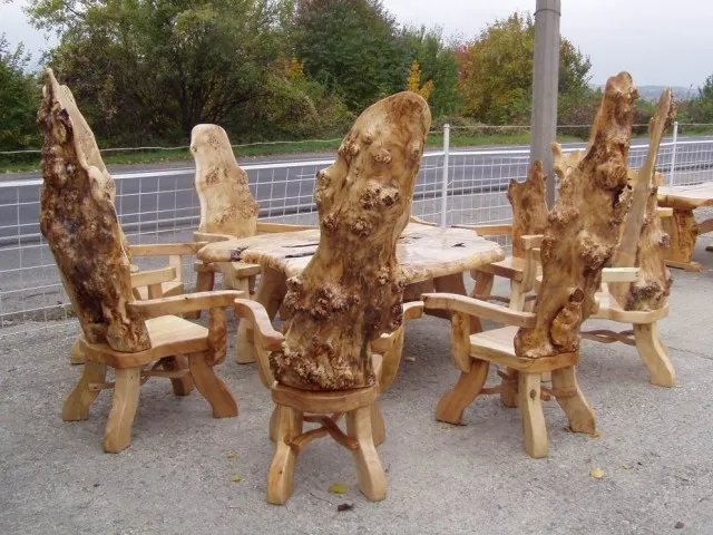 Wunderschöner Tisch mit 6 rustikalen Sesseln  mit Baumstammlehne