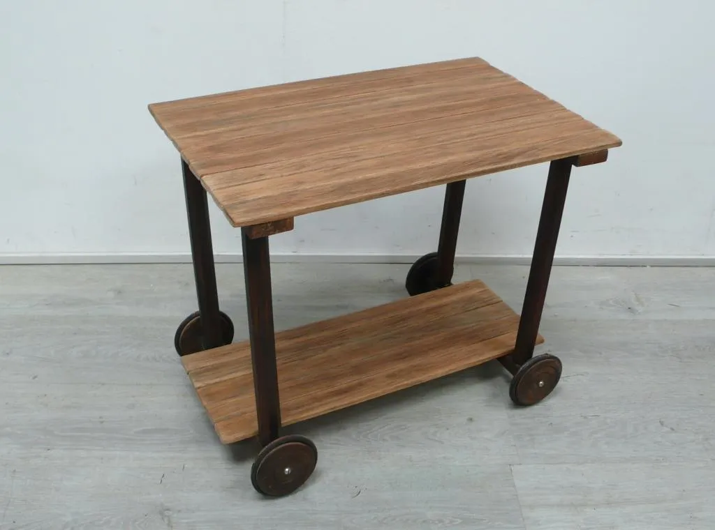 Alter Beistelltisch auf Rollen, Sofatisch, Terrassentisch Nußbaum + Teak