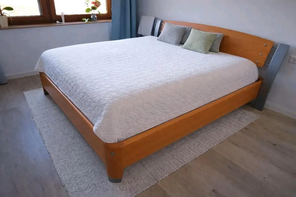 Massivholz Bett von Hülsta 180x 200 cm mit Lattenrost