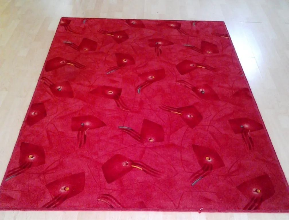 Teppich rot mit Muster, maschinengewebt