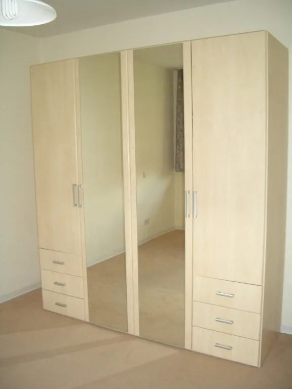 Kleiderschrank ( hell / neuwertig )